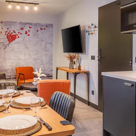 Aparthotel East 4*