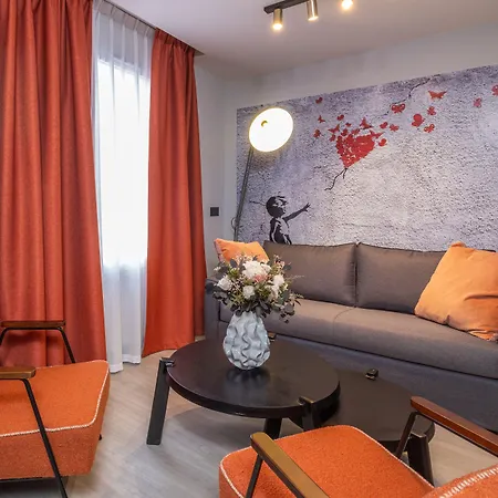 Hotel apartamentowy East 4*