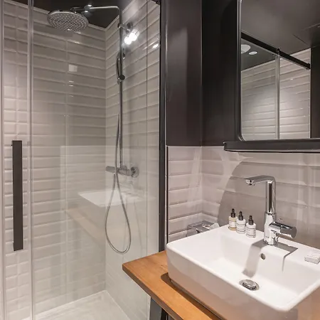 Aparthotel East 4*